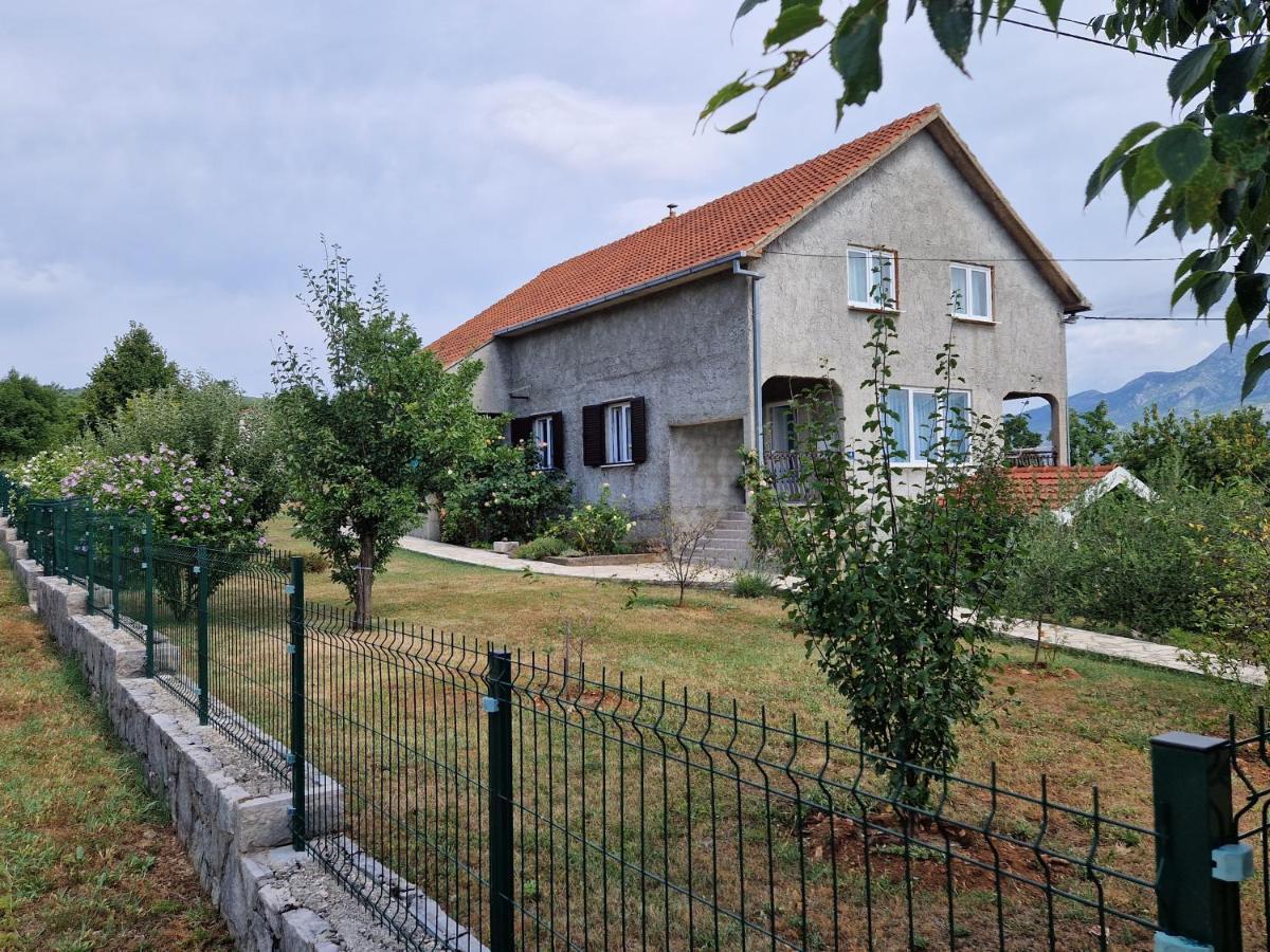 Apartman Lana Kijevo Екстер'єр фото