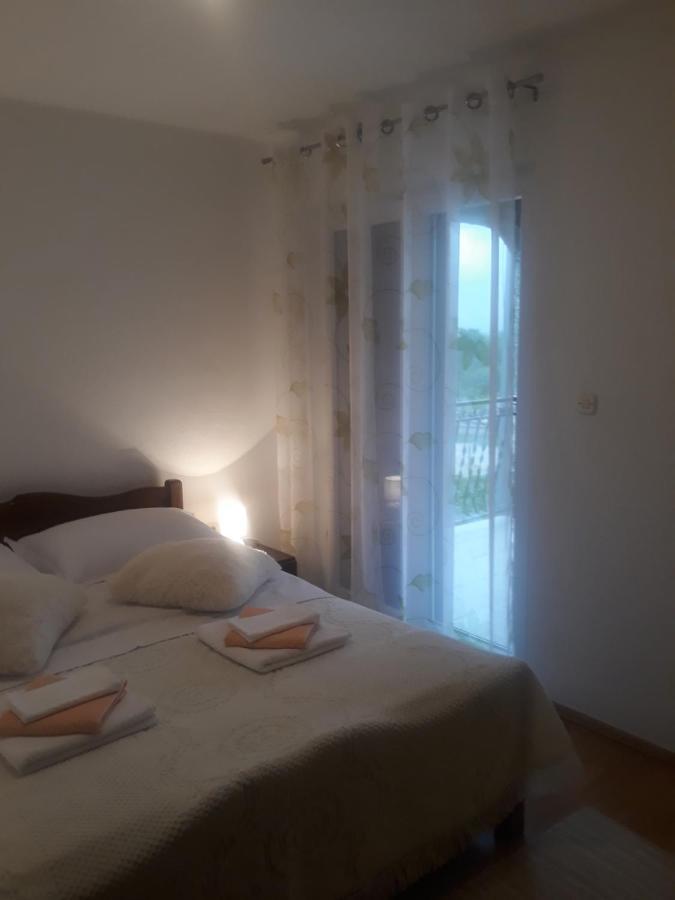 Apartman Lana Kijevo Екстер'єр фото