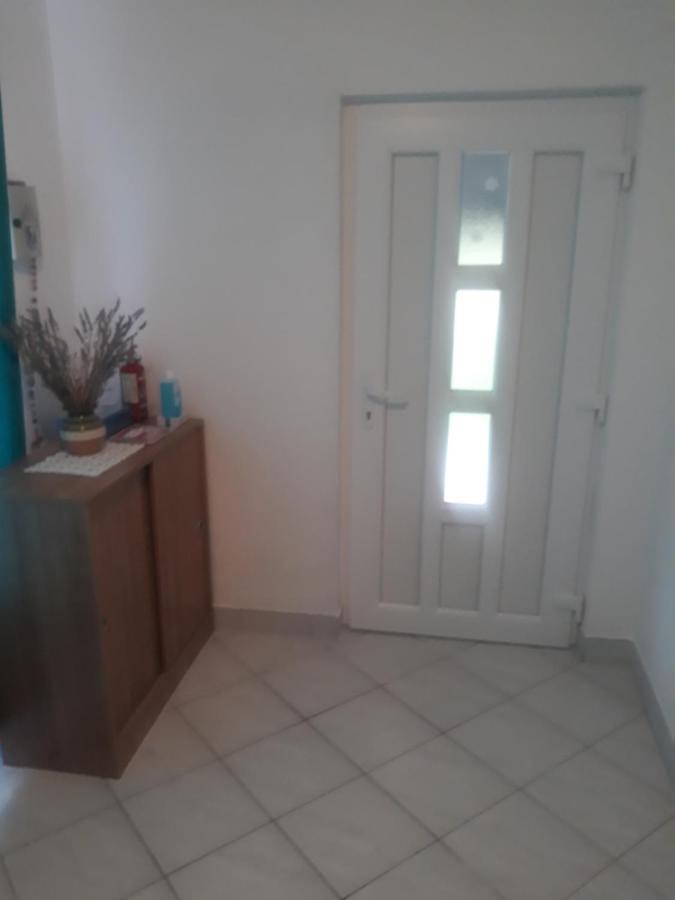 Apartman Lana Kijevo Екстер'єр фото