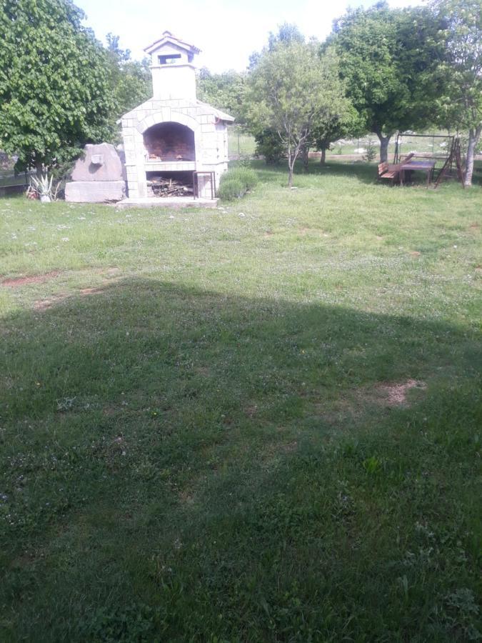 Apartman Lana Kijevo Екстер'єр фото