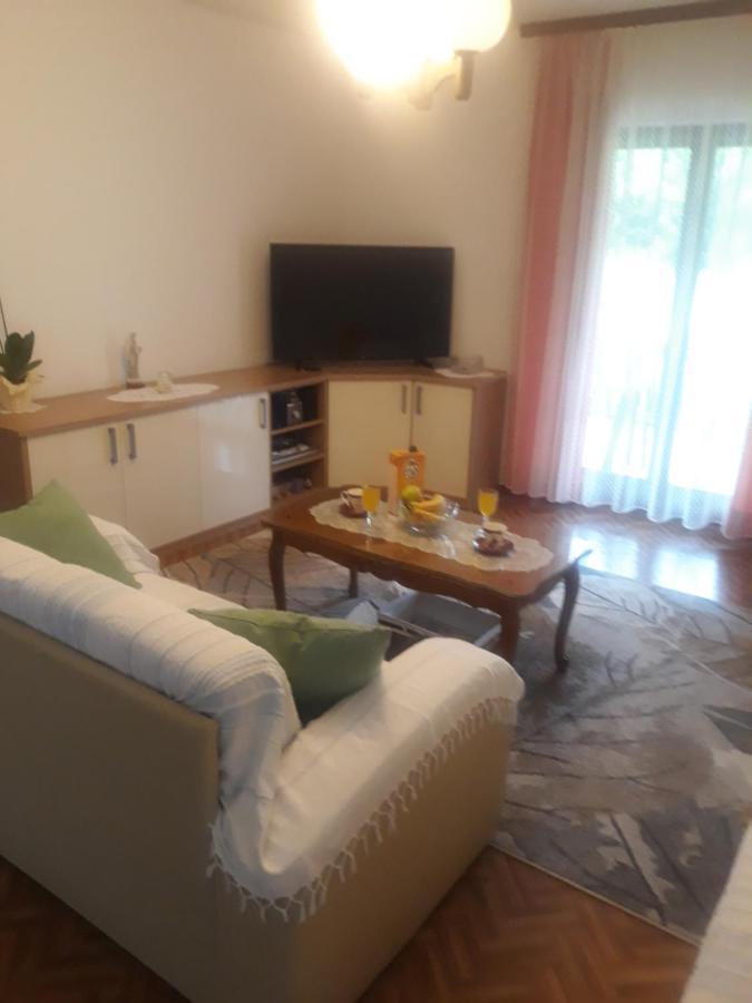 Apartman Lana Kijevo Екстер'єр фото