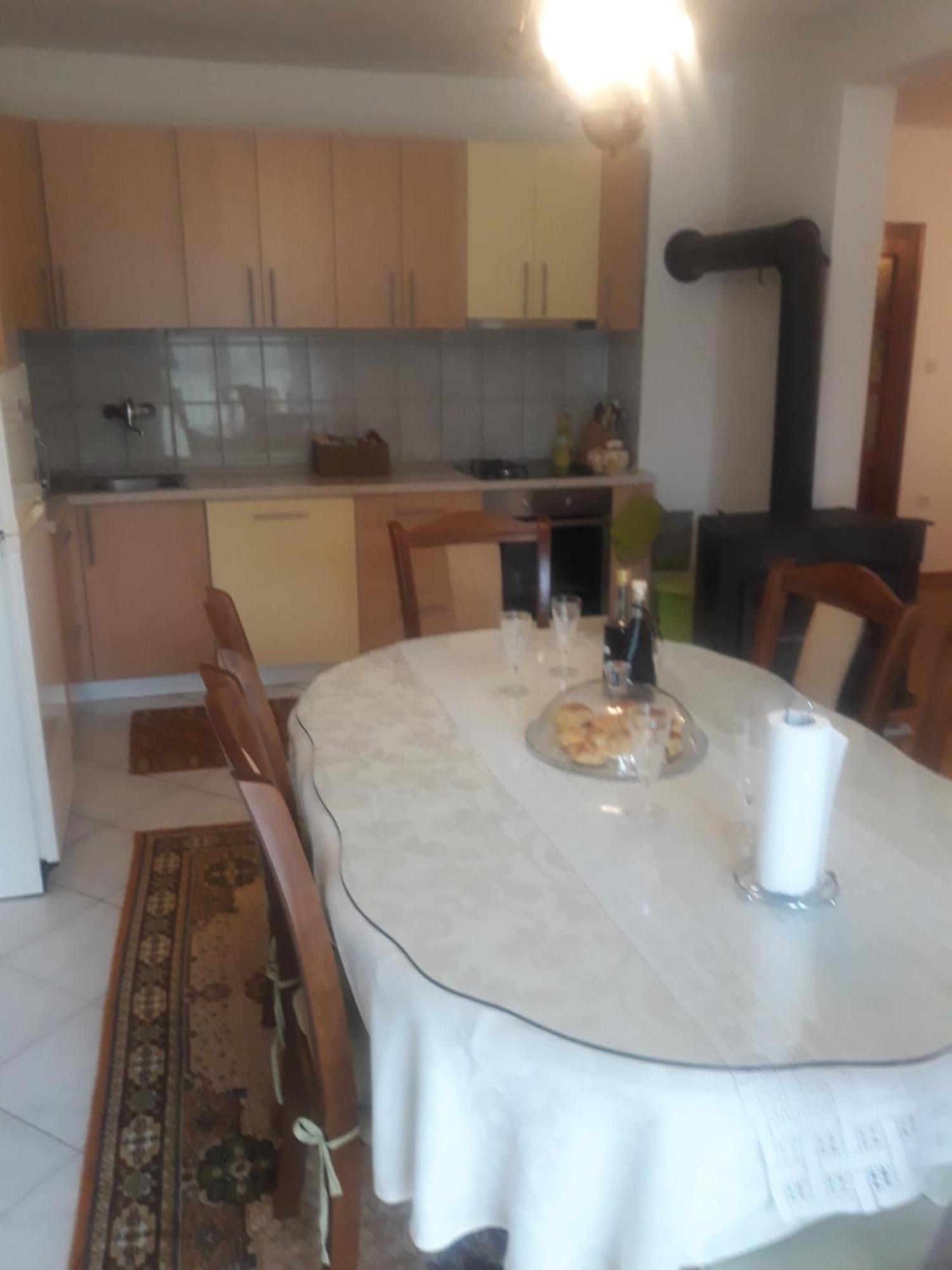 Apartman Lana Kijevo Екстер'єр фото