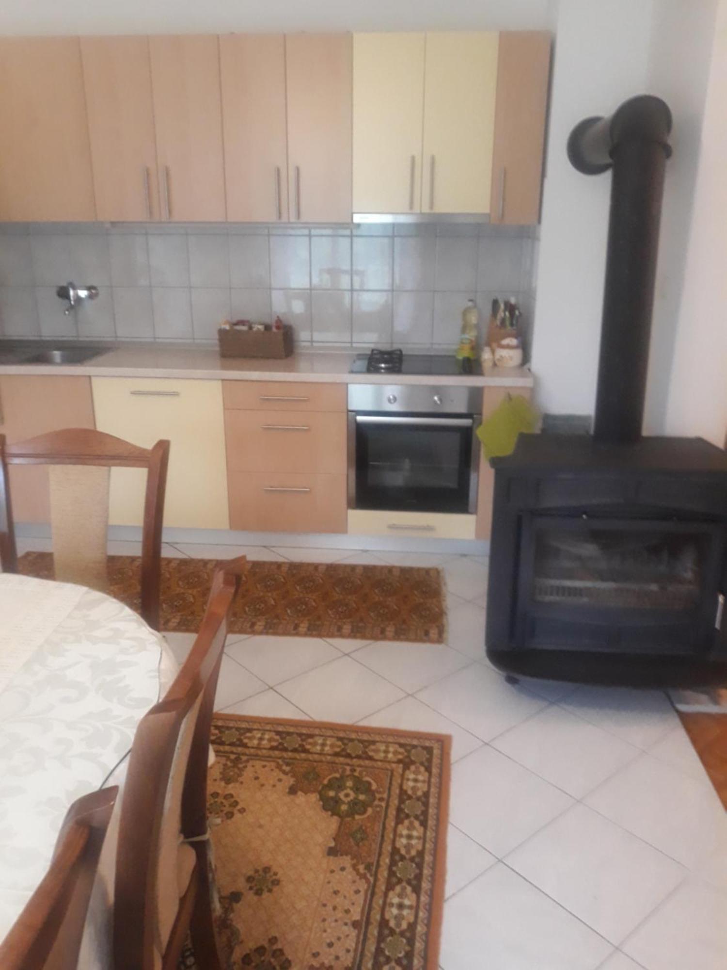 Apartman Lana Kijevo Екстер'єр фото